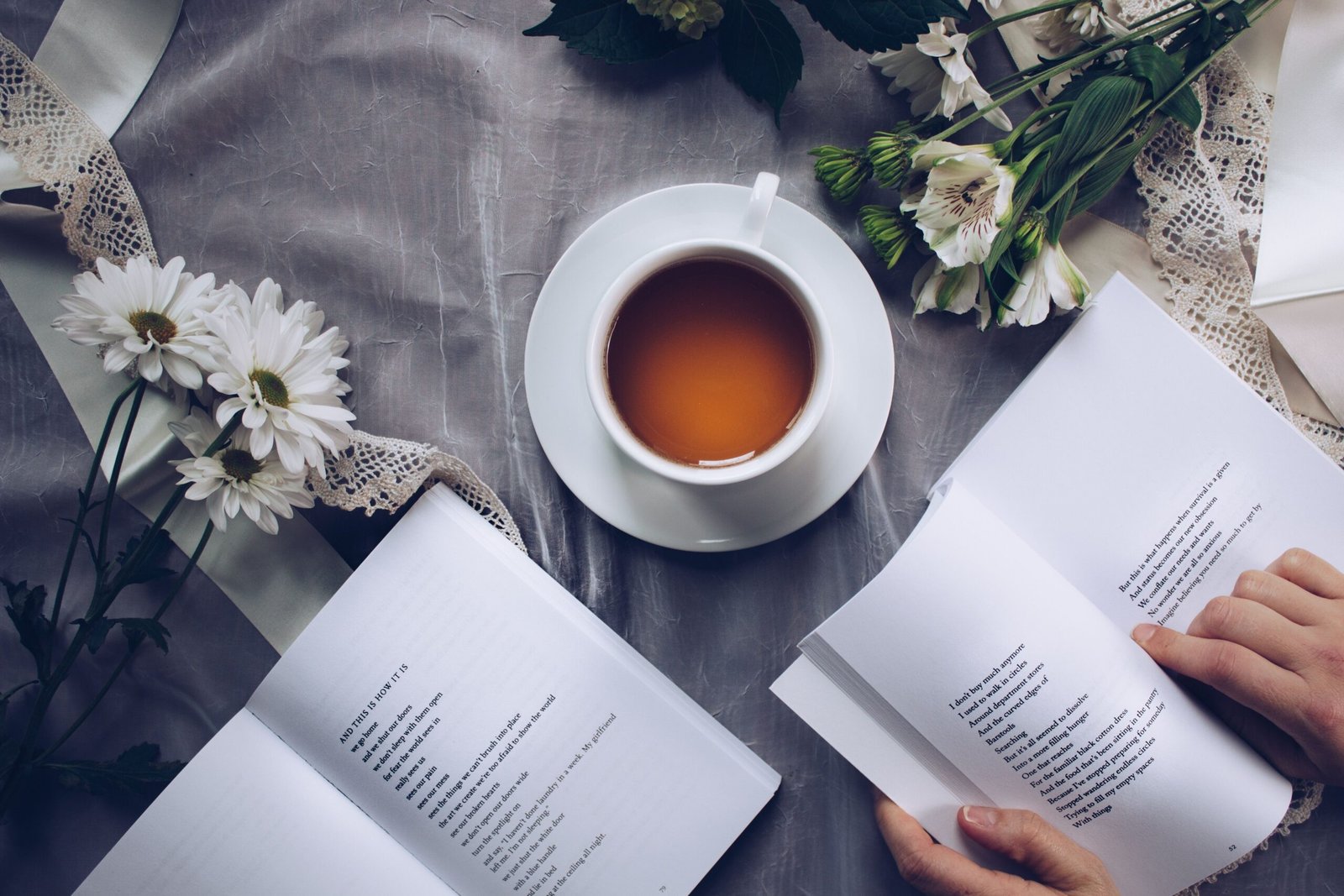 Cozy Evening Routine at Home: 9 Simple Ways to Unwind